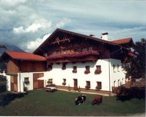 Haus_hinten.jpg (11735 Byte)