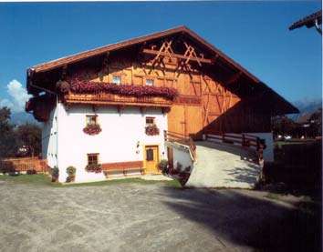 Haus_vorne.jpg (16881 Byte)